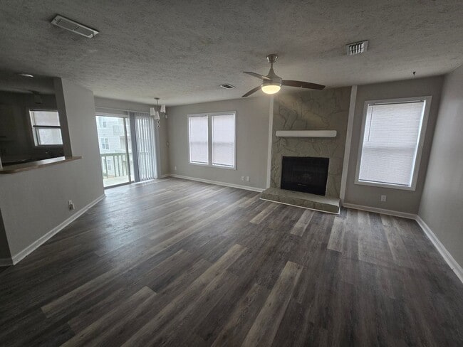 Foto del edificio - 6821 Willowbrook Dr