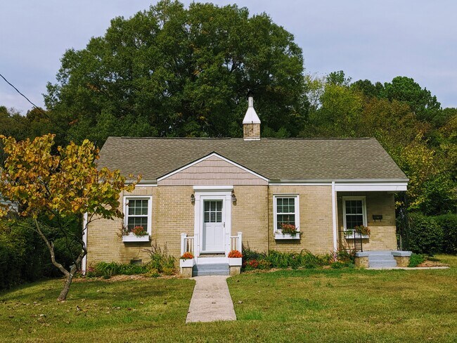 Building Photo - 417 W Gilbreath St