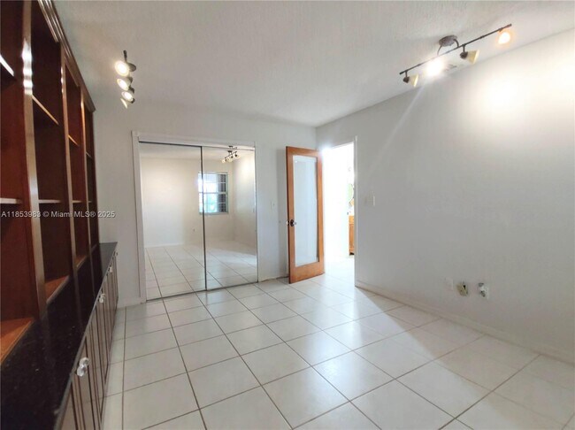 Foto del edificio - 6934 Holly Rd