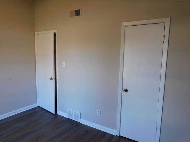 Foto del edificio - 6600 Embassy Cir