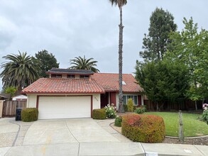 Building Photo - 830 Aramon Ct