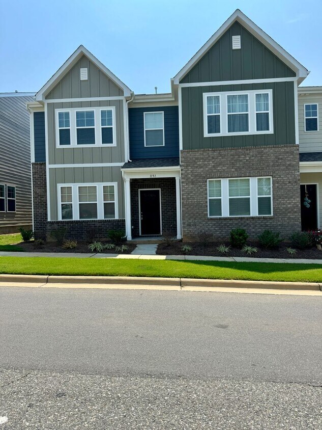 Primary Photo - Beautiful, Brand New, 3BR/2.5BA Townhouse ...