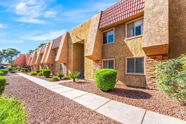 Foto del edificio - Modern Condo in Guard-Gated Community!