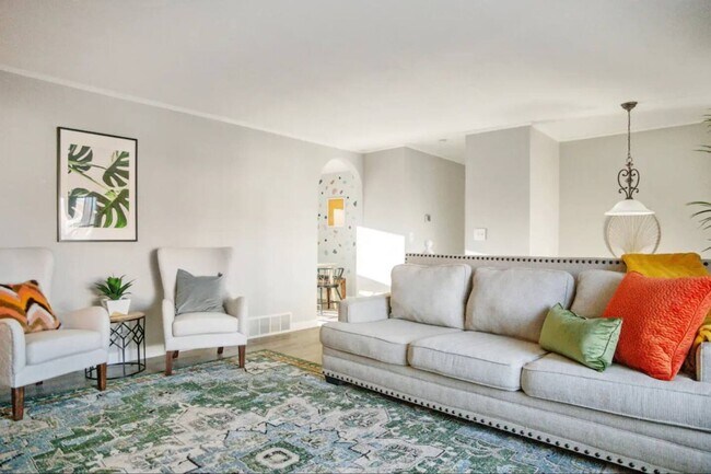 Foto del edificio - 4 Bed/2 Bath home in Sandy