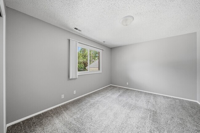 Building Photo - 438 S 27th St