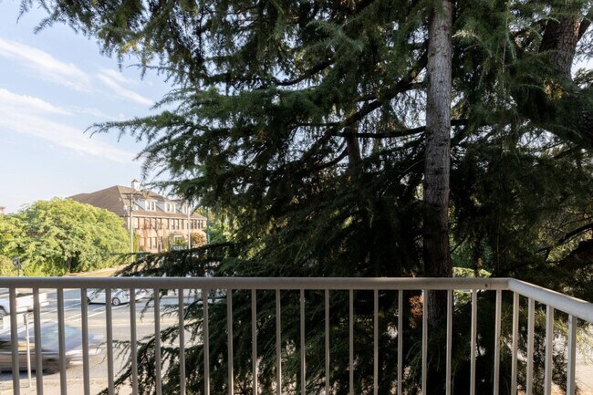 Photo du bâtiment - 55 E 12th Ave