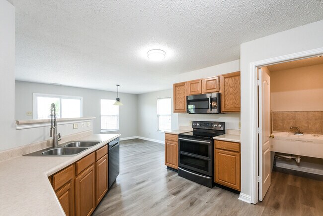 Foto del edificio - Ingalls 3-Bedroom with Expansive Living Space