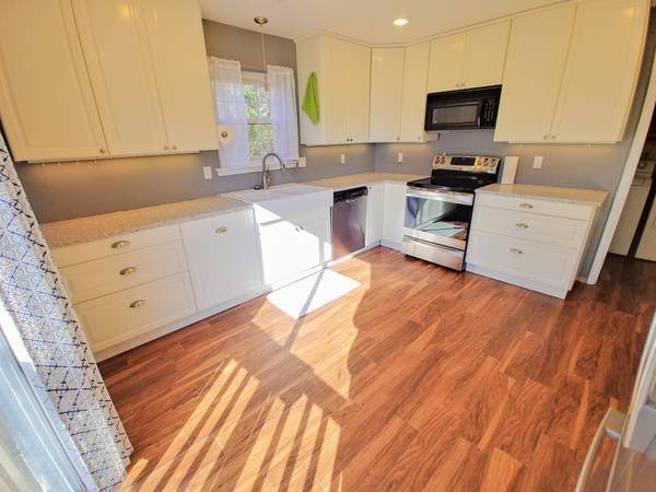 Kitchen - 2848 Maple Ln
