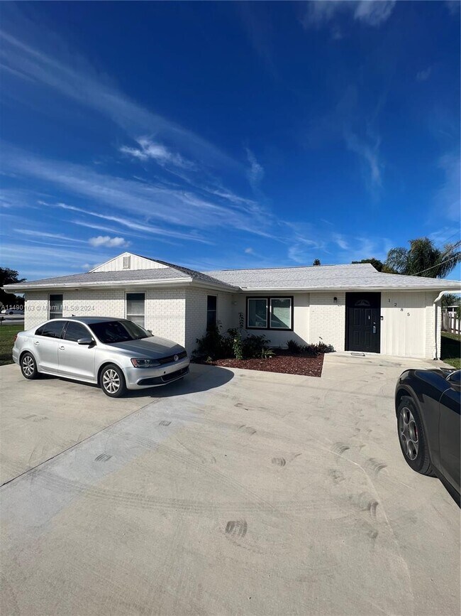 Building Photo - 1285 SE Port St Lucie Blvd