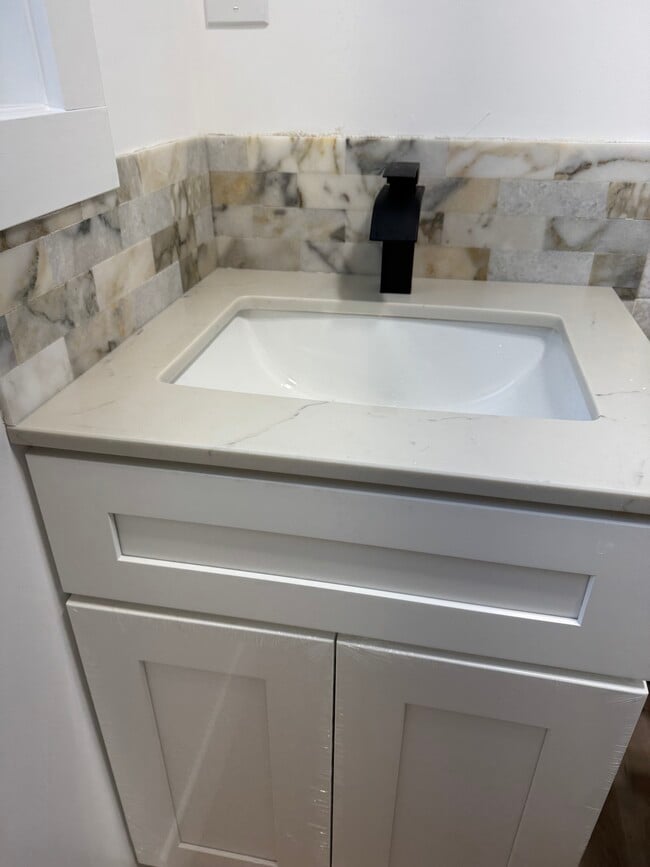 Foto del edificio - 2572 Perry Ave