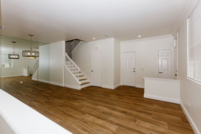 Foto del edificio - Beautiful Home near Schools & Shopping