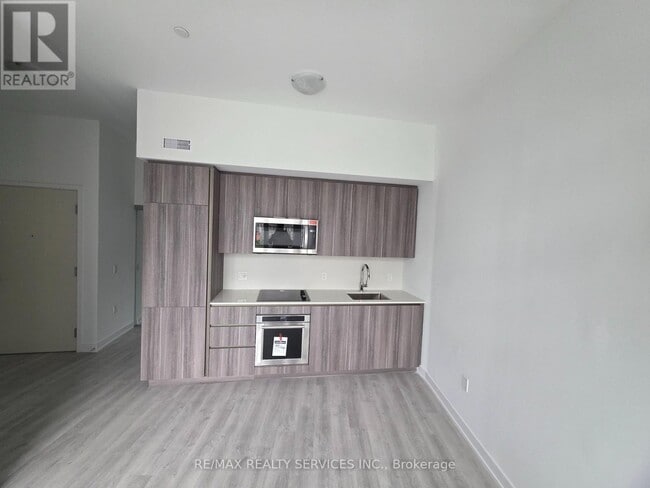 Building Photo - 15 Richardson St