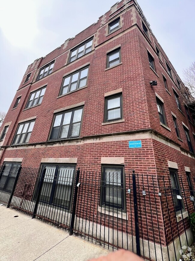 Building Photo - 4014 S Drexel Blvd