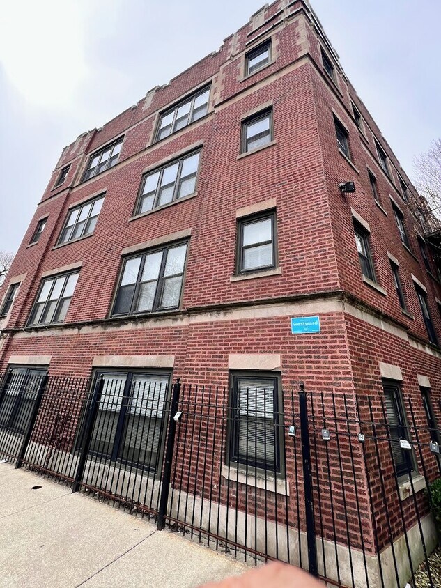 Foto principal - 4014 S Drexel Blvd