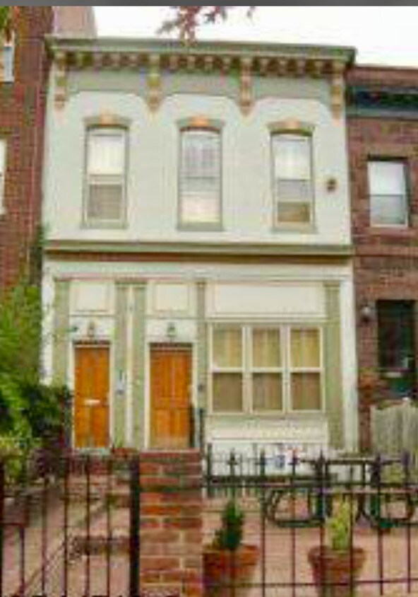 Primary Photo - 813 Maryland Ave NE