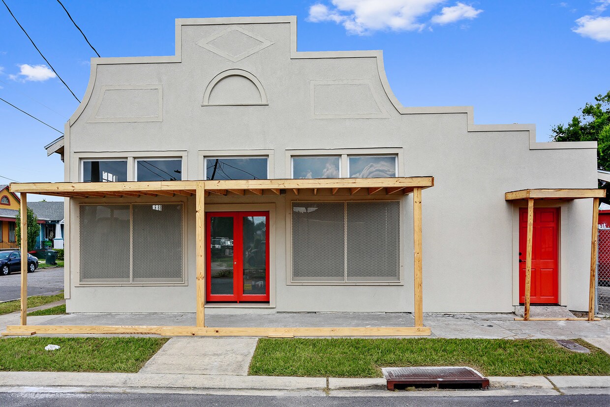 Primary Photo - 1039 Teche St