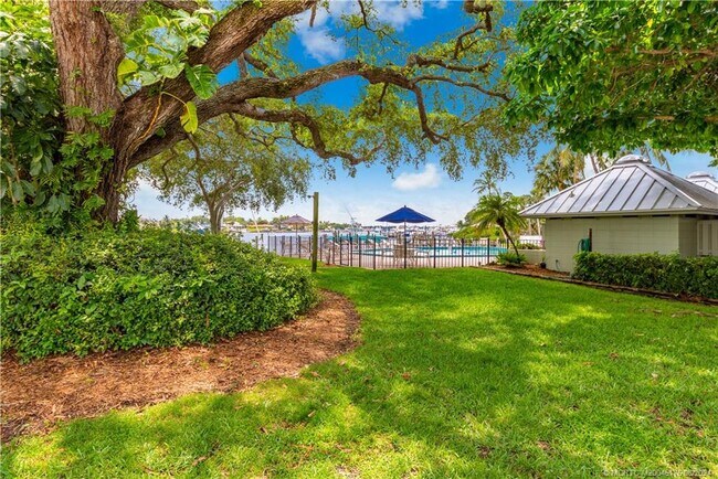 Foto del edificio - 3901 SE St Lucie Blvd