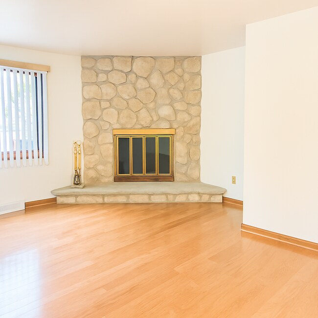 Foto del edificio - 2735 Alder Creek Dr N