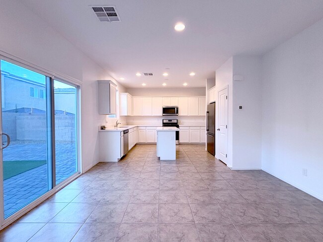 Foto del edificio - Two-story Home for Rent