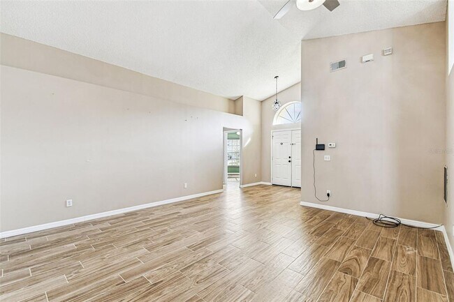 Foto del edificio - 5705 Rywood Dr