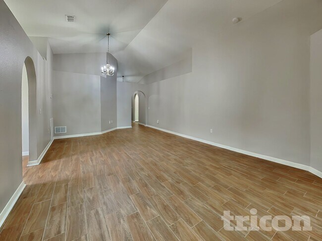 Foto del edificio - 1420 Shorewood Dr