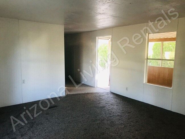 Building Photo - 2 BEDROOM WITH LARGE FENCED YARD
