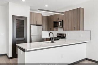 Building Photo - 132 Mallory Ave