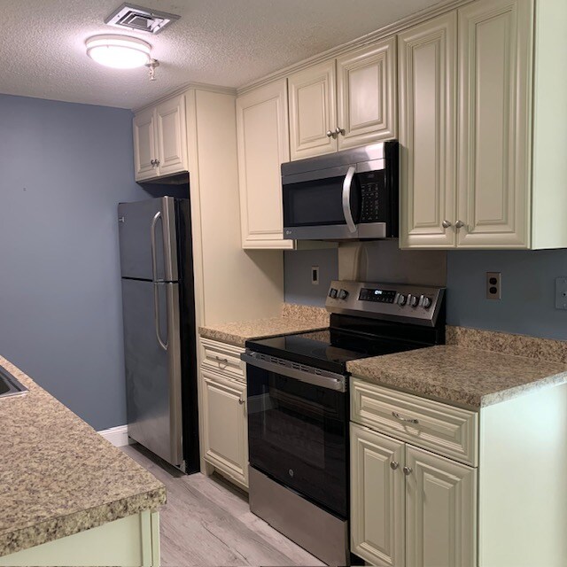 Foto del edificio - 512 Abbott Farm Ln