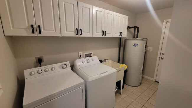 Building Photo - 615 Hilltop Terrace