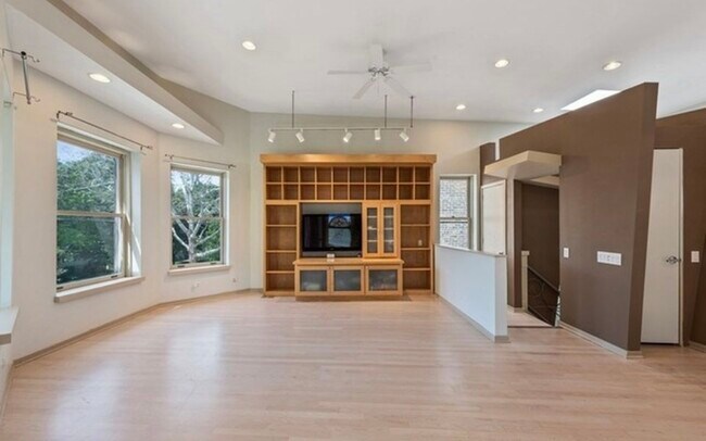 Foto del edificio - 1228 W Glenlake Ave