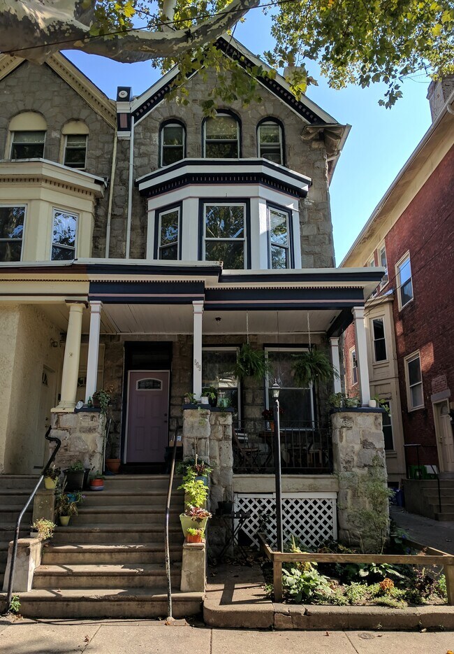 Building Photo - 809 S. St. Bernard