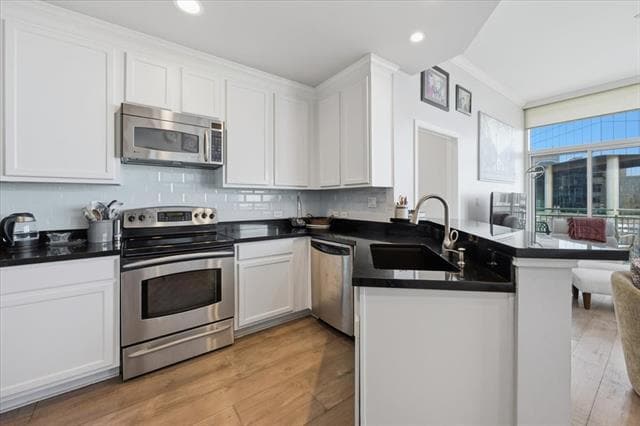 Building Photo - 500 Throckmorton St