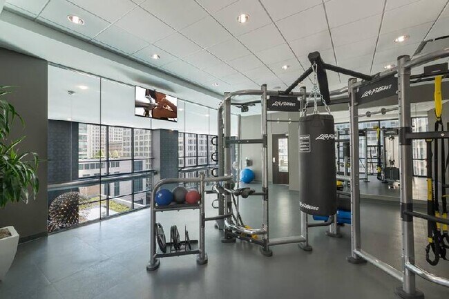 Building Photo - 76 E Lake St