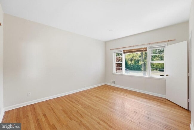 Building Photo - 11317 College View Dr