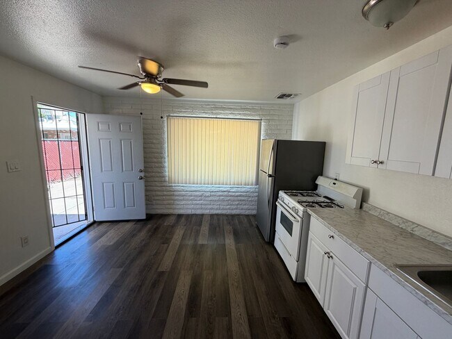Foto del edificio - 9208 N 10th St