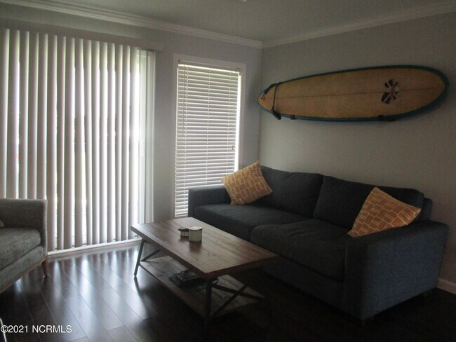 Foto del edificio - 650 Cedar Point Blvd