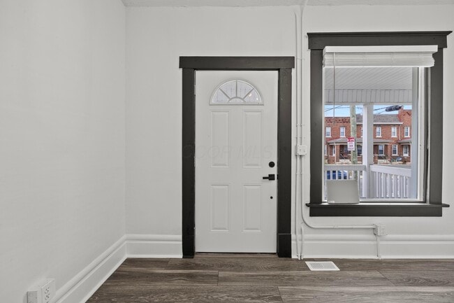 Building Photo - 941 E Whittier St