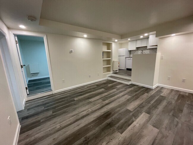 Building Photo - 84 Mearns Ave