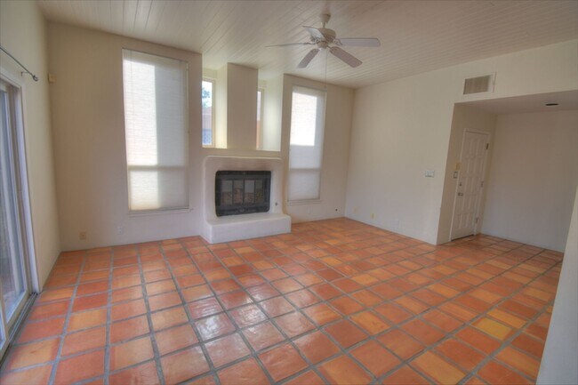 Foto del edificio - 2517 Tramway Terrace Ct NE