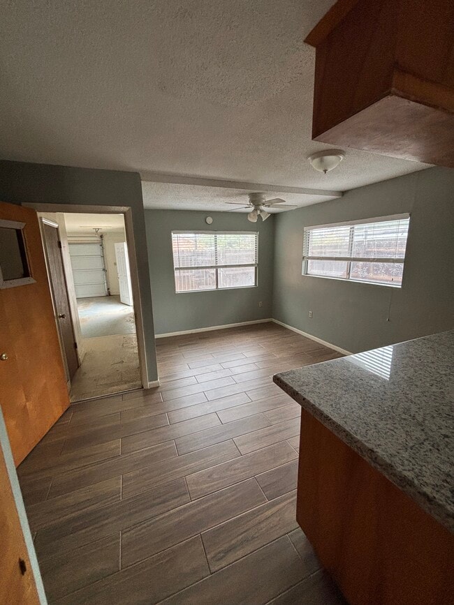 Área de comedor - 307 N 38 1/2 St