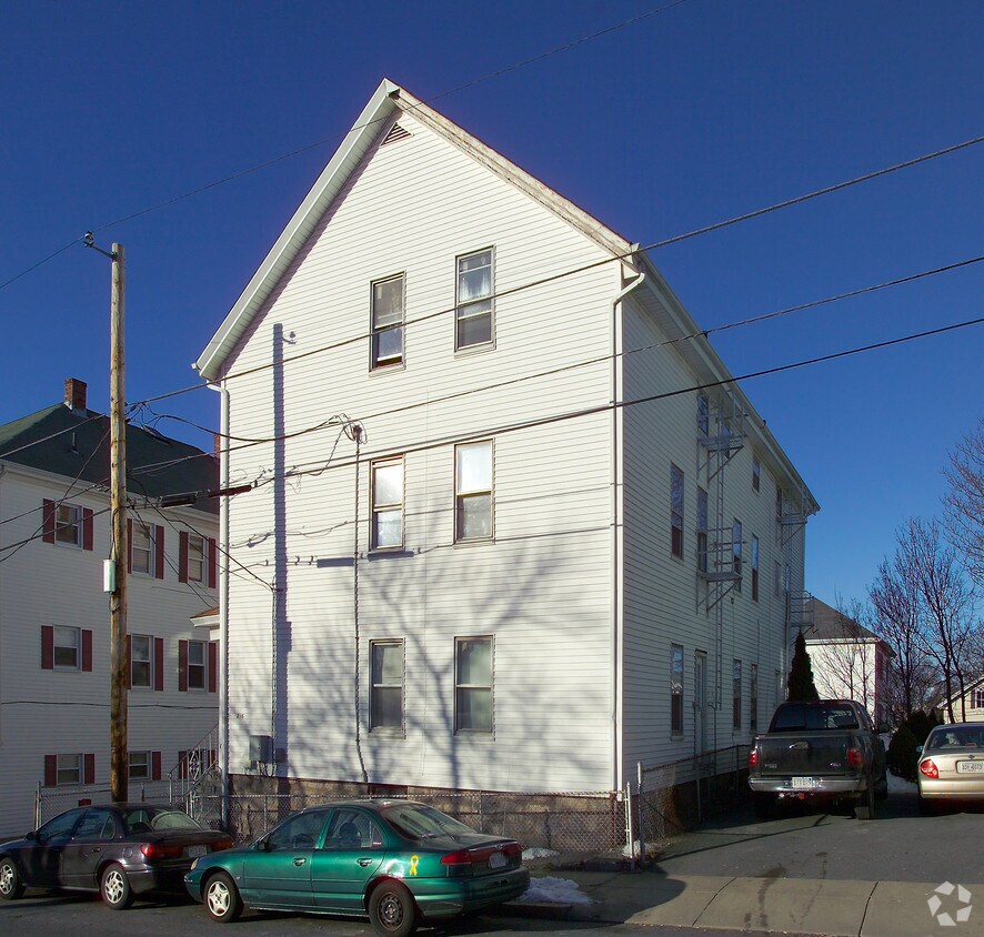 Building Photo - 216 Tremont St