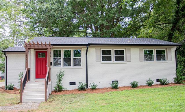 Primary Photo - 2828 Shamrock Dr