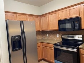 Building Photo - 2725 Hyde Park Dr