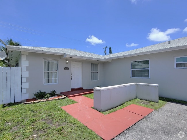 Building Photo - 18725 SW 100th Ave