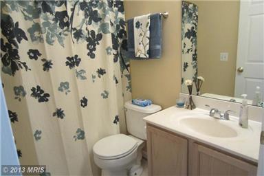 Building Photo - Large 3/ 2 Condo in Community W/ Amenities !!