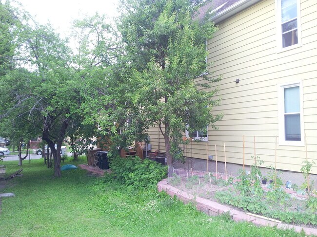 Foto del edificio - 1205 Chandler St