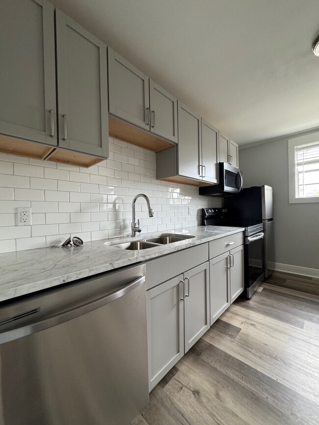 Building Photo - 932 Helios Ave