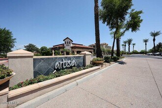 Building Photo - 7291 N Scottsdale Rd