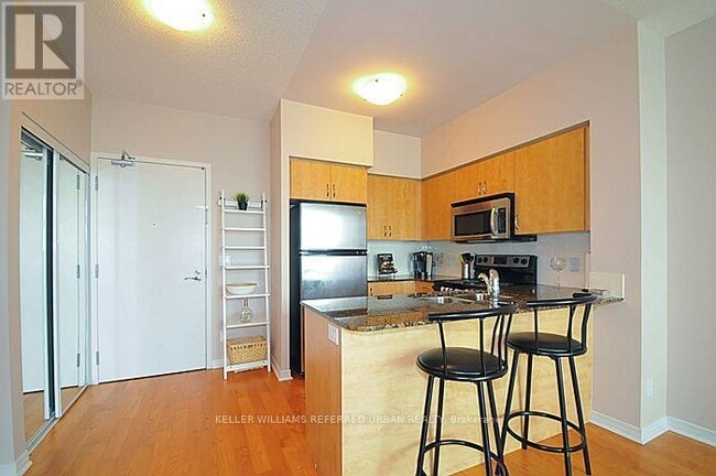 Building Photo - 604-2240-2240 Lake Shore Blvd W