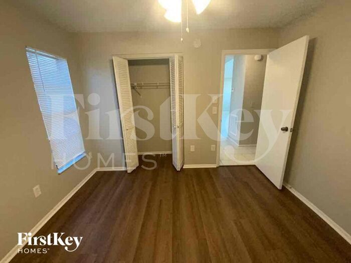 Foto del edificio - 7800 Turnbridge Dr